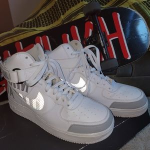 Nike Air Force 1 high '07 lv8 2 mens size 9, nearly new w/ box